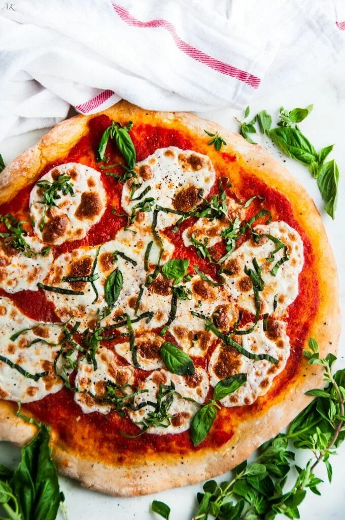 Пицца начинка для пиццы с фото Margherita Pizza with Homemade Crust Recipe Homemade pizza, Margherita pizza, Fo
