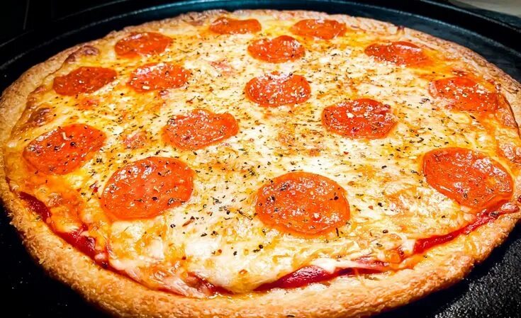 Пицца пепперони рецепт пошаговый с фото Keto FatHead Pepperoni Pizza - KetoHealing Recipe Pepperoni pizza, Pepperoni, Pi