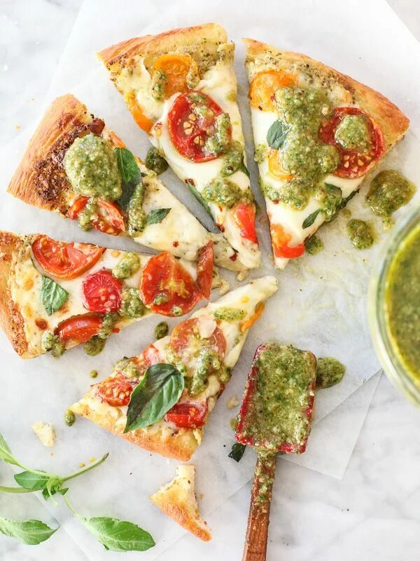 Пицца песто рецепт с фото Pesto Pizza with Fresh Tomatoes and Mozzarella and Perfect Pizza at Home Repas, 