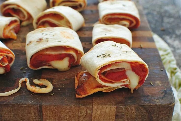 Пицца ролл рецепт с фото Easy Homemade Pizza Rolls - Bev Cooks Pizza rolls, Homemade pizza rolls, Homemad