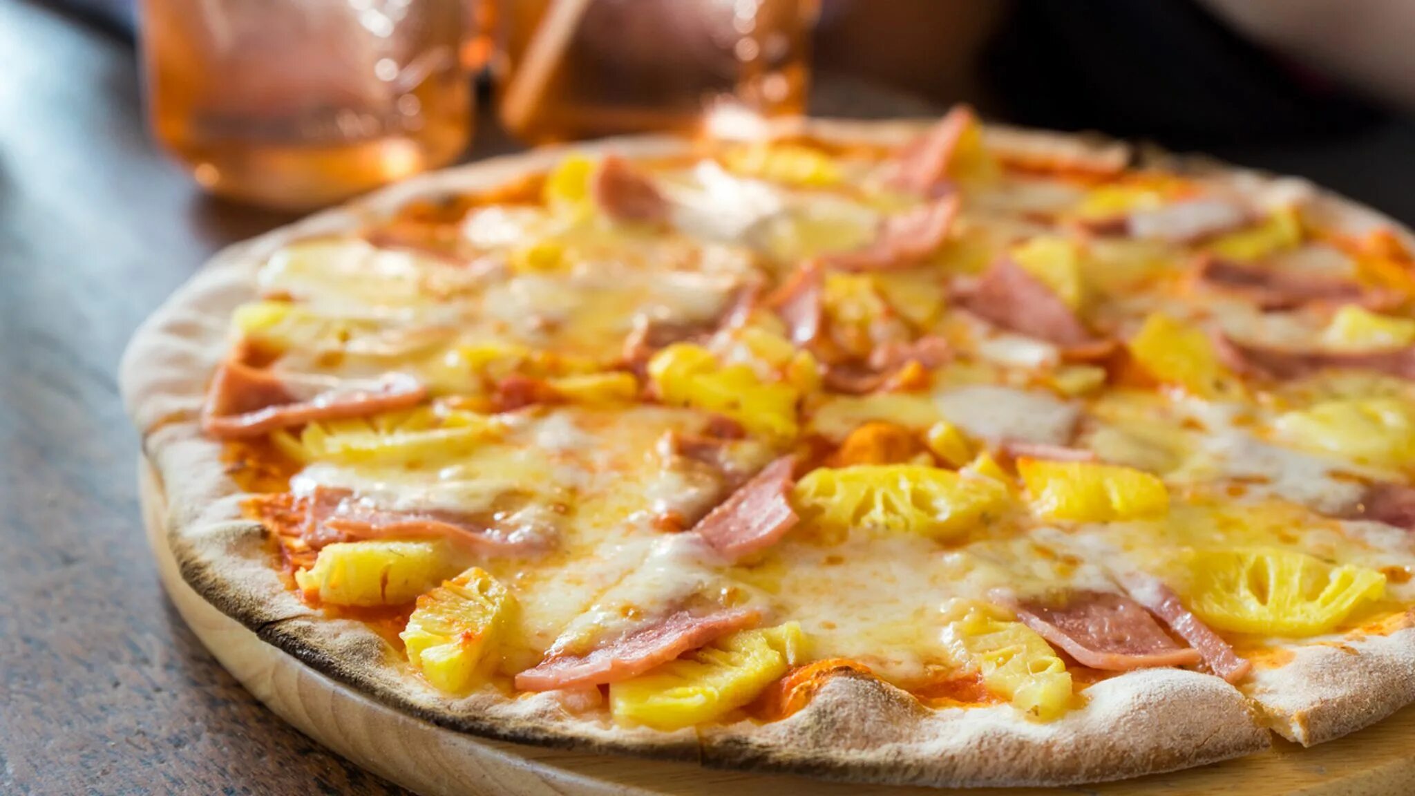 Пицца с ананасами фото Hawaiian pizza creator Sam Panopoulos dies aged 83 World News Sky News