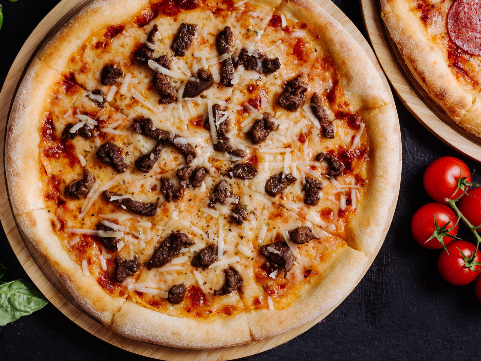 Пицца с фаршем фото Download wallpaper cheese, meat, pizza, tomatoes, cakes, pizza, the dough, salam