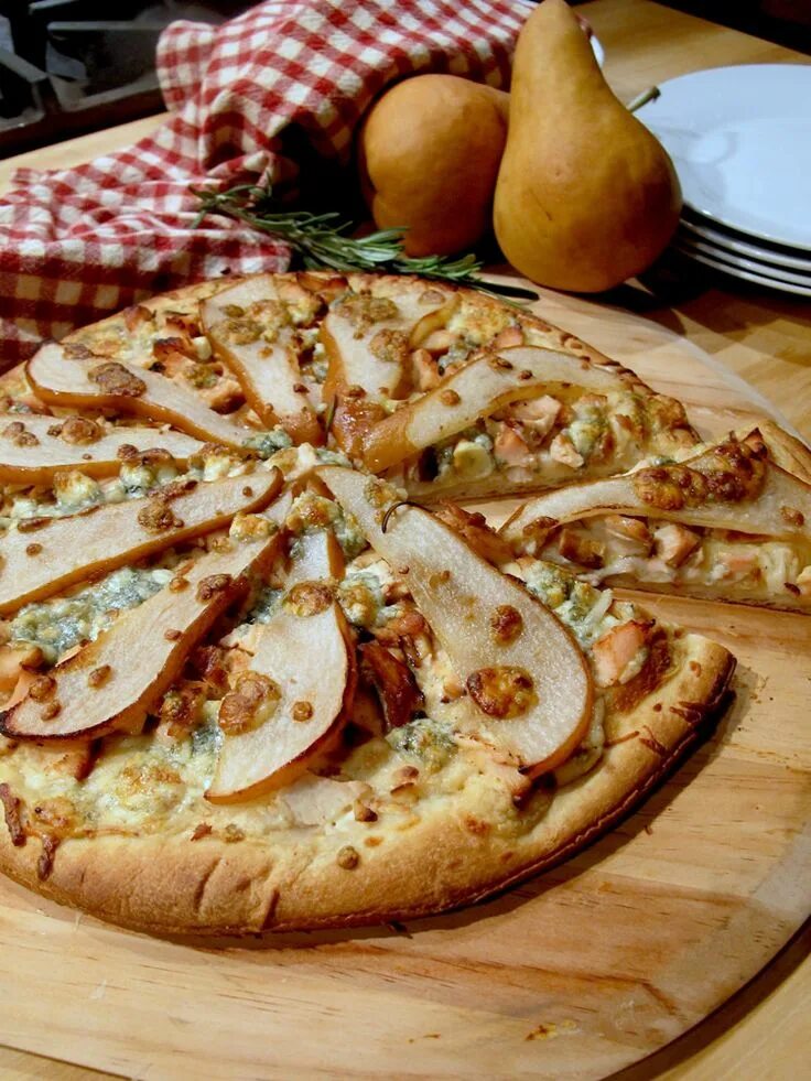 Пицца с грушей рецепт с фото Grilled Chicken, Pear & Blue Cheese Pizza - Sage Fruit Blue cheese pizza, Grille