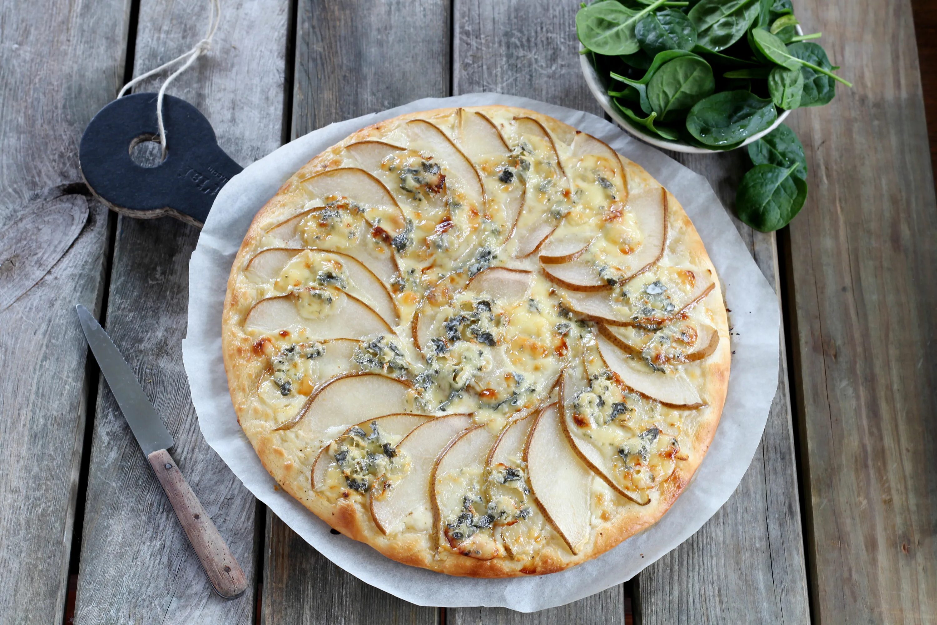 Пицца с грушей рецепт с фото Recette Pizza à la Fourme d'Ambert et aux poires - 750g.com Recette Recette pizz