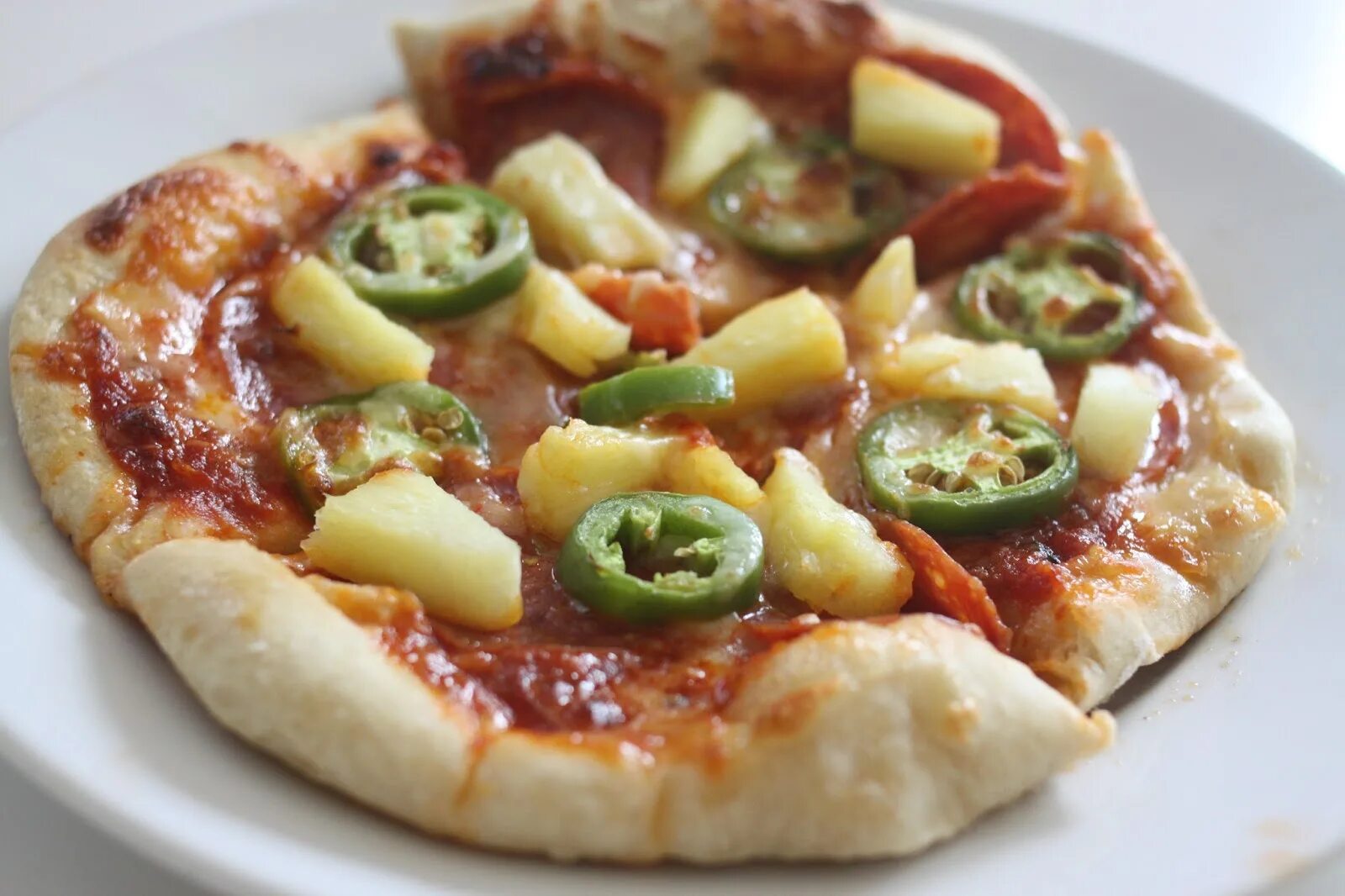 Пицца с халапеньо фото Pepperoni, Pineapple & Jalapeño Pizza + A Winner! The Larson Lingo Bloglovin