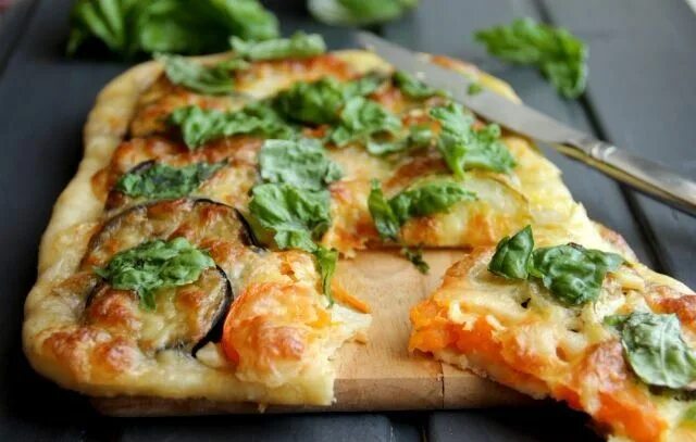 Пицца с кабачками фото Pizza with zucchini, eggplant, tomato and mozzarella. (With images) Cuketa