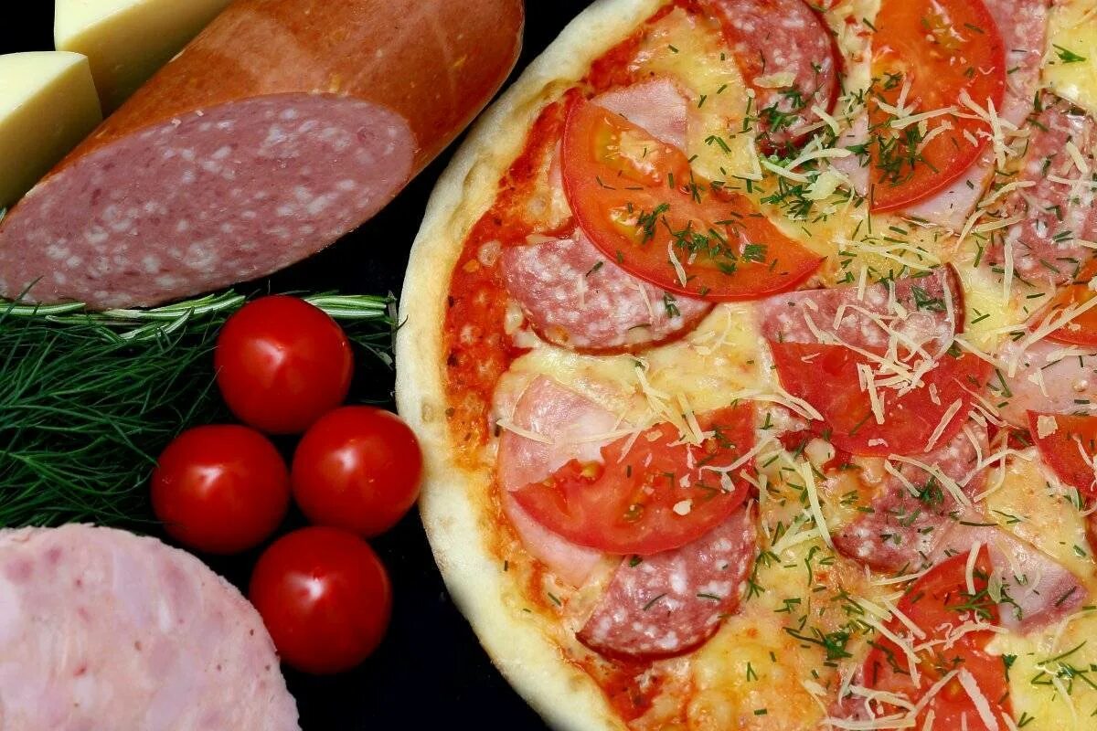 Пицца с колбасой и сыром фото Пицца с творожным сыром и колбасой - CoffeePapa.ru