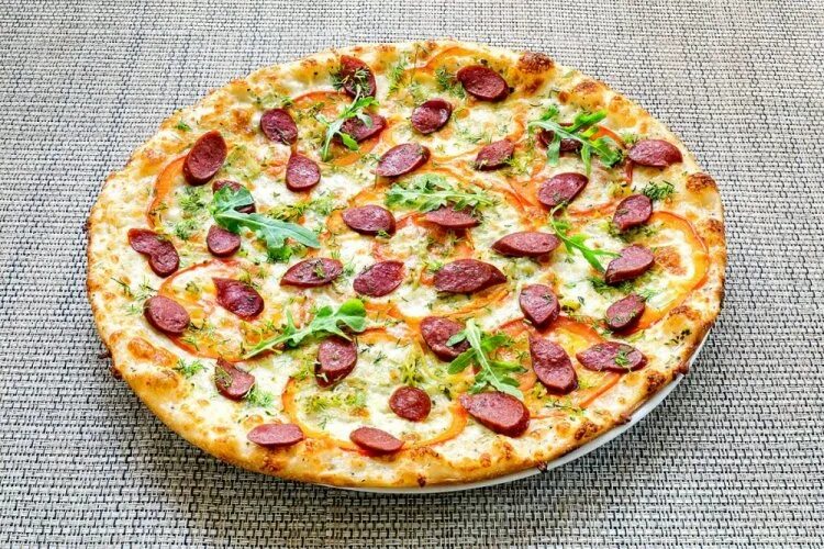 Пицца с охотничьими колбасками рецепт с фото 20 шикарных рецептов пиццы с моцареллой
