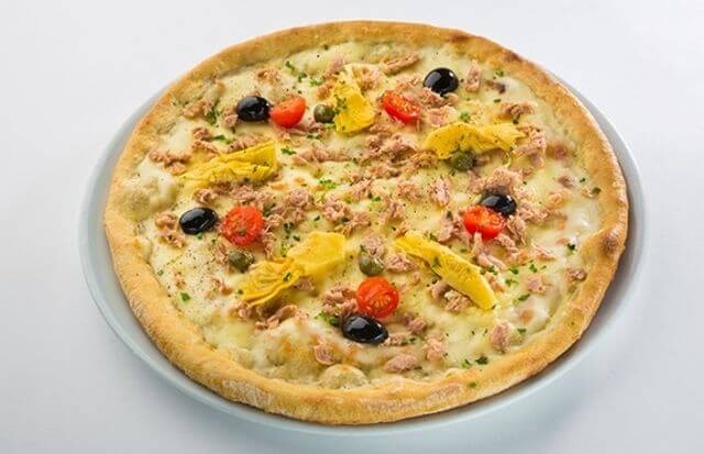 Пицца с тунцом фото Пицца с тунцом и артишоками закажите с бесплатной доставкой по цене от 380 руб в