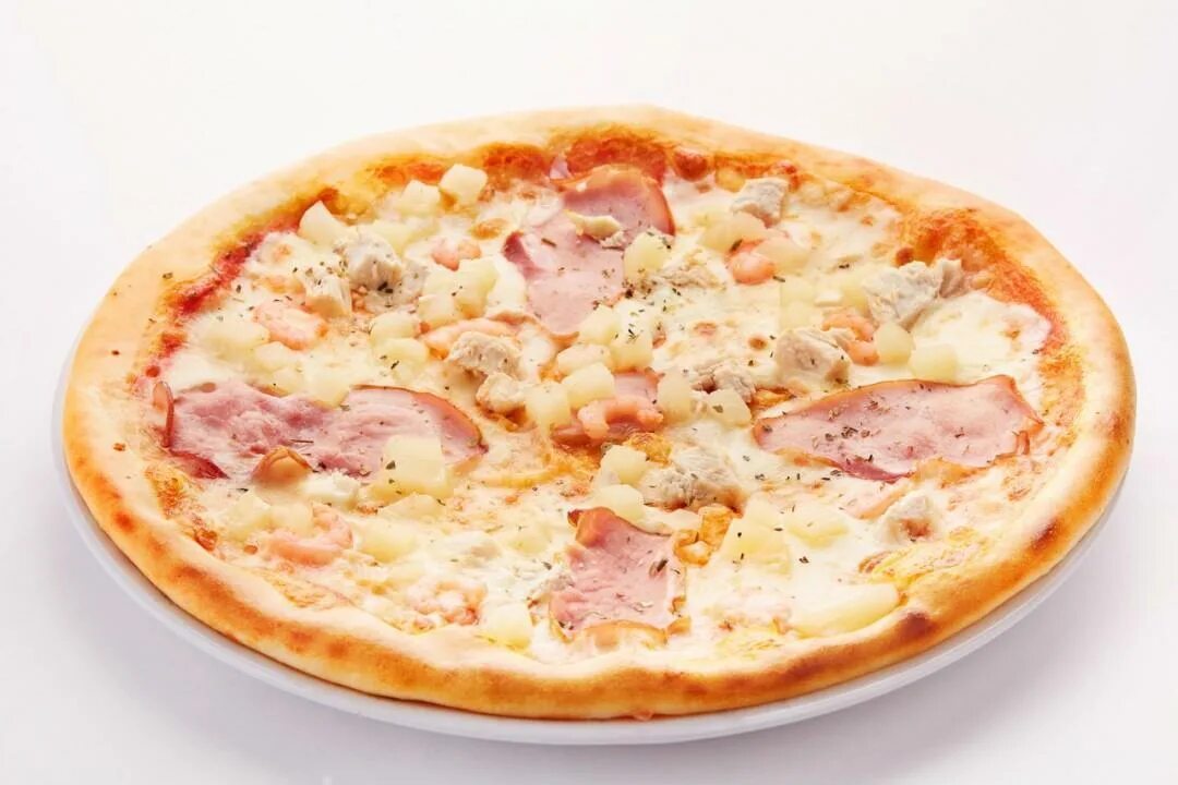 Пицца с ветчиной и сыром фото Топ 7 больших и маленьких пицц в "Pizza Smile" со скидкой 50% от Slivki.by