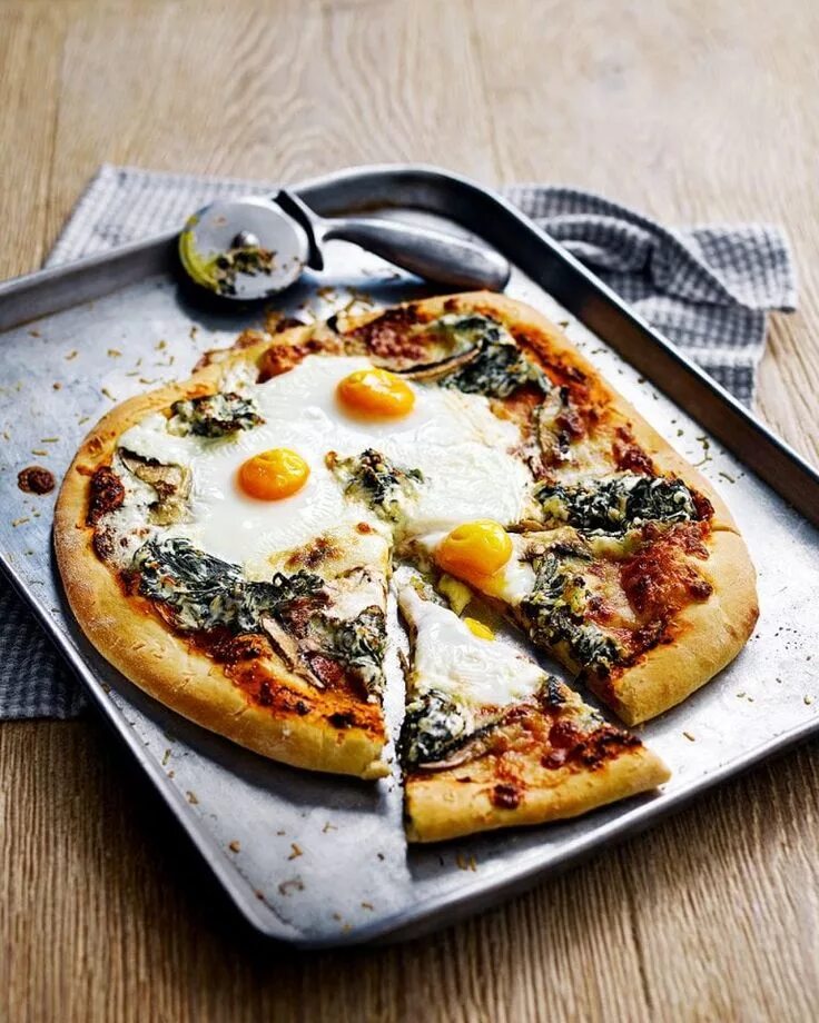 Пицца с яйцом рецепт с фото Fiorentina (spinach, egg and ricotta) pizza Recipe Food, Recipes, Egg pizza