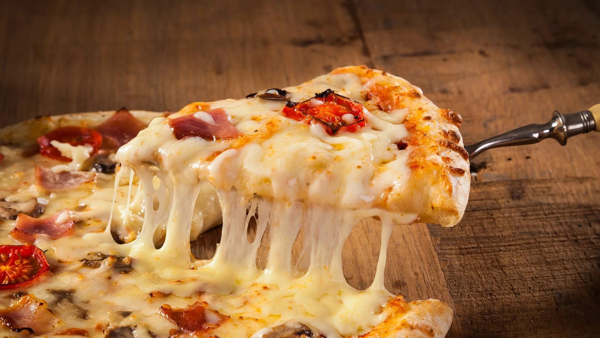 Пицца сыр тянется фото These are the absolute best pizza deals on National Pizza Day Food, Recipes, Piz