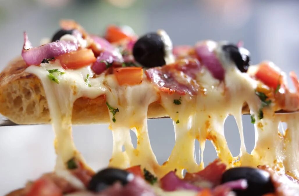 Пицца сыр тянется фото The Best Cheese for Your Pizza, According to Science