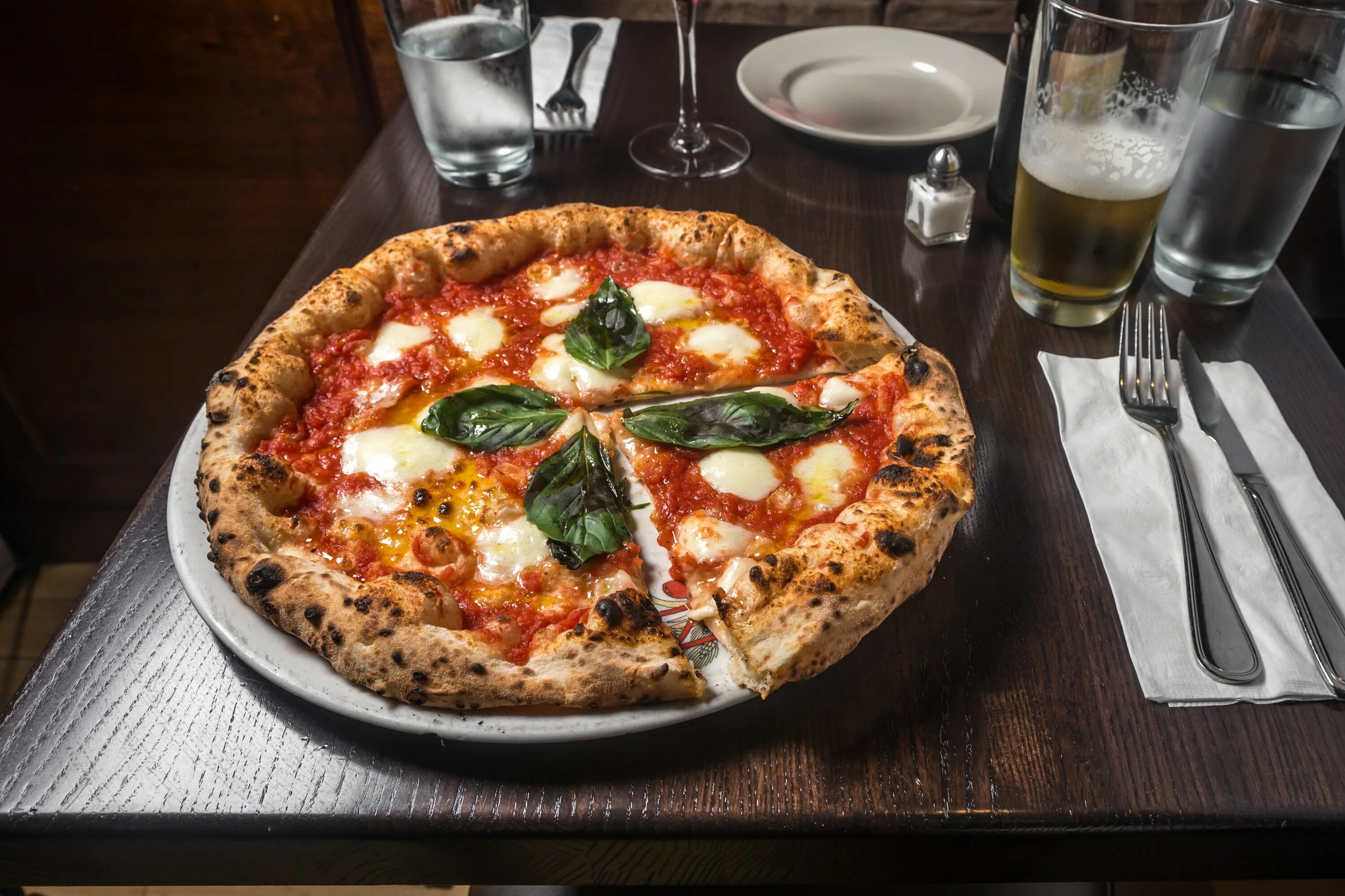 Пицца в кафе фото Kesté Pizza & Vino Gluten free pizza, Pizza vino, Food