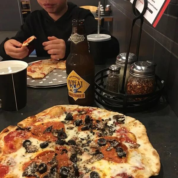 Пицца в кафе фото Pie Five Pizza (сейчас закрыто) - Пиццерия в Leawood