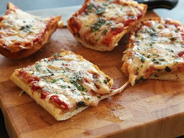 Пицца в микроволновке рецепт с фото Pizza Recipes French bread pizza, Pizza bread, Food