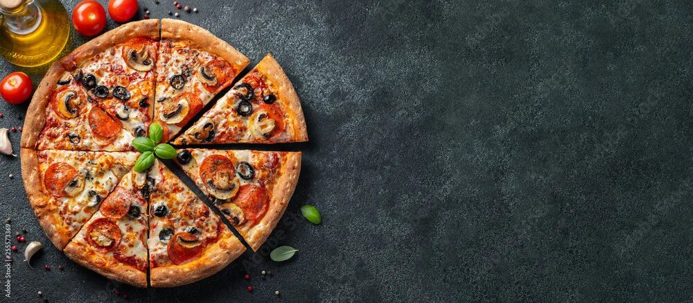 Пицца в пиццерии фото Tasty pepperoni pizza with mushrooms and olives. Фотографія Stock Adobe Stock