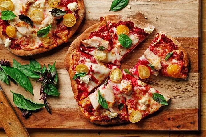Пицца варианты начинки фото Beet Pesto Pizza Recipe Beet pesto, Pesto pizza, Pesto