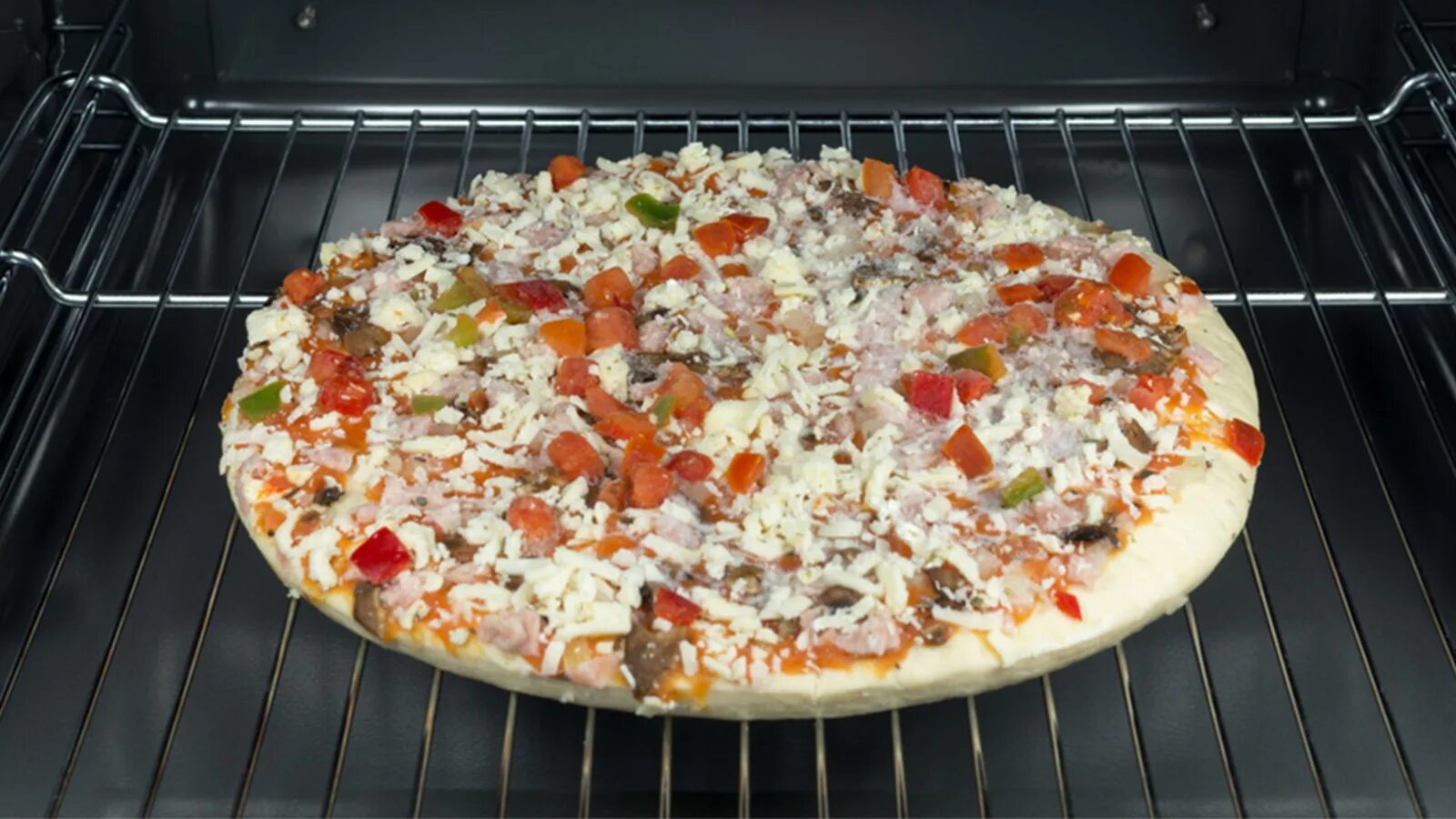 Пицца замороженная фото Nestle removing artificial flavors from frozen pizza - ABC13 Houston