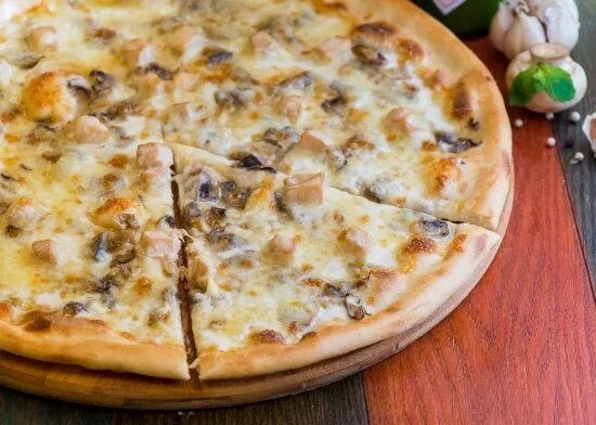 Пицца жульен фото Пицца с курицей и грибами/ Pizza with chicken and mushrooms - Picture of Pizzaio