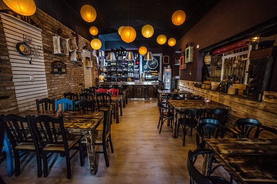 Пиццерия клуб библиотека октябрьская ул 69 фото VINTAGE PIZZA CLUB, Targu Mures - Vintage Pizza Club Strada Revolutiei nr. 29 - 