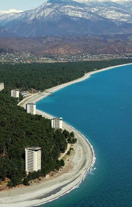 Пицунда фото города и пляжа Pitsunda Bichvinta Abkhazia Black sea beaches Caucasus mountains #travel #advent