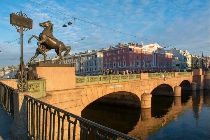Питер аничков мост фото На Аничковом мосту повредили одну из скульптур - МК Санкт-Петербург