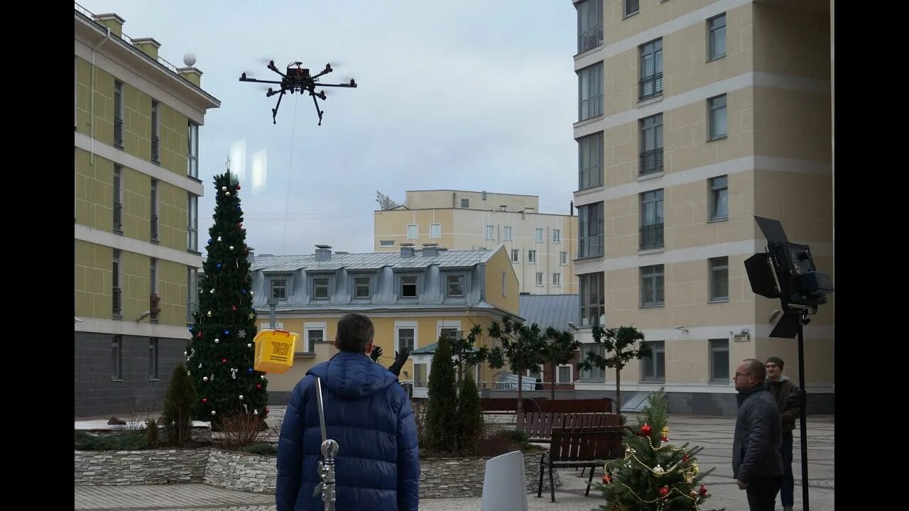 Питер дроны сегодня фото Роботы-дроны в небе над Петербургом! Petrovskiy Air. - YouTube
