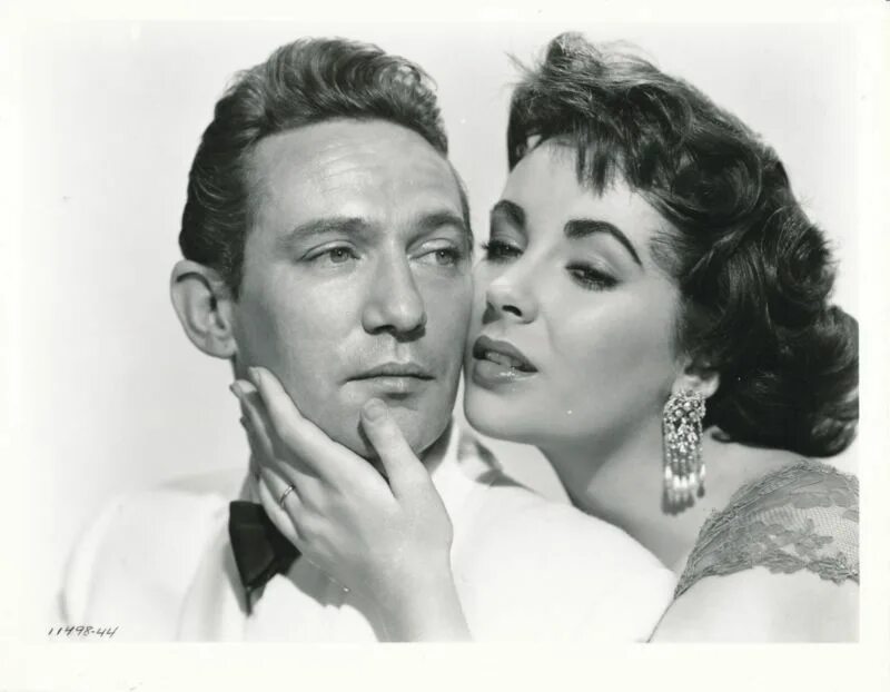 Питер финч и вивьен ли фото Elephant Walk (With images) Elizabeth taylor
