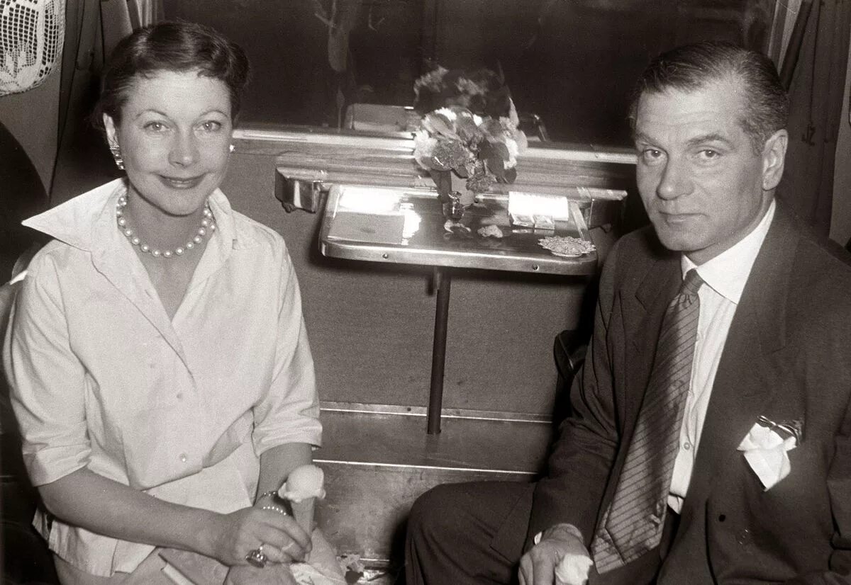 Питер финч и вивьен ли фото File:Vivien Leigh in Laurence Olivier na brzovlaku v Mariboru 1957.jpg - Wikiped