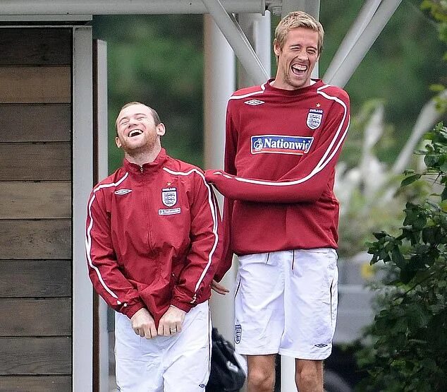 Питер крауч фото Ask Crouchie! Peter Crouch is back with a bang to answer all of YOUR questions D