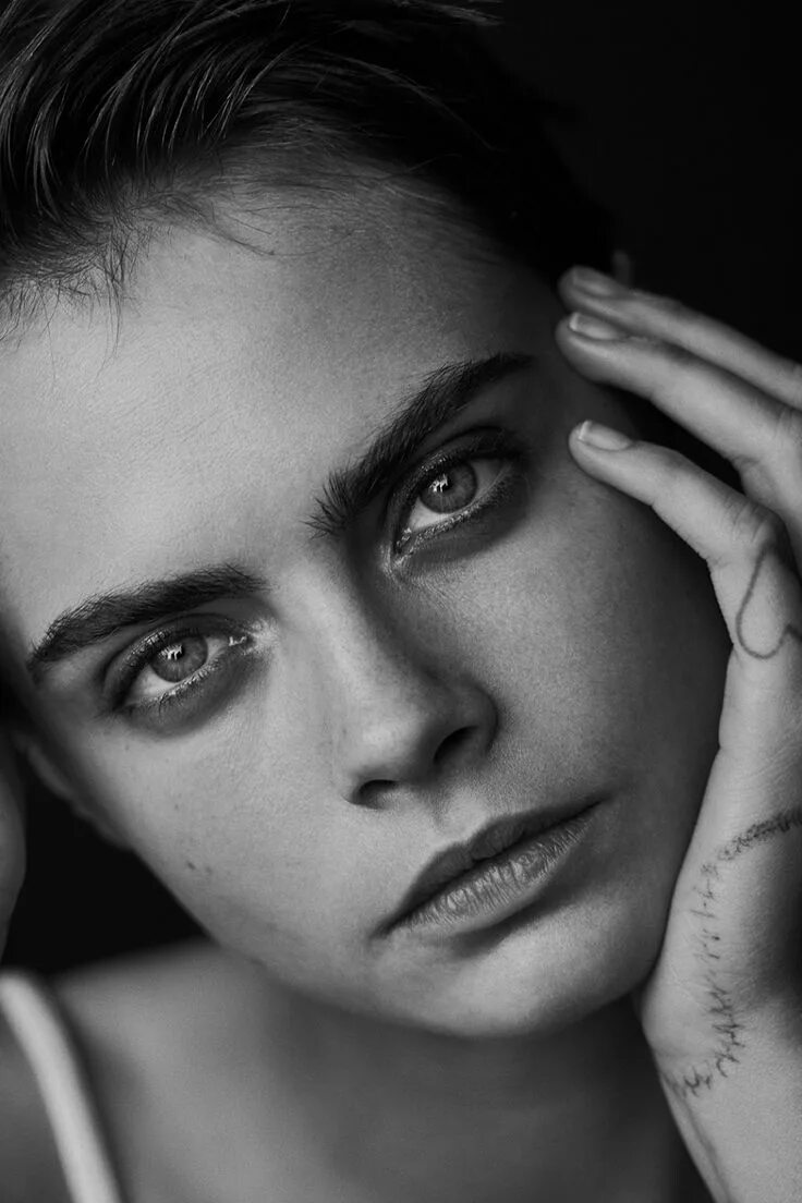 Питер лимберг фото Beauty-Shooting: Peter Lindbergh inszeniert Cara Delevingne und Caro Daur Peter 