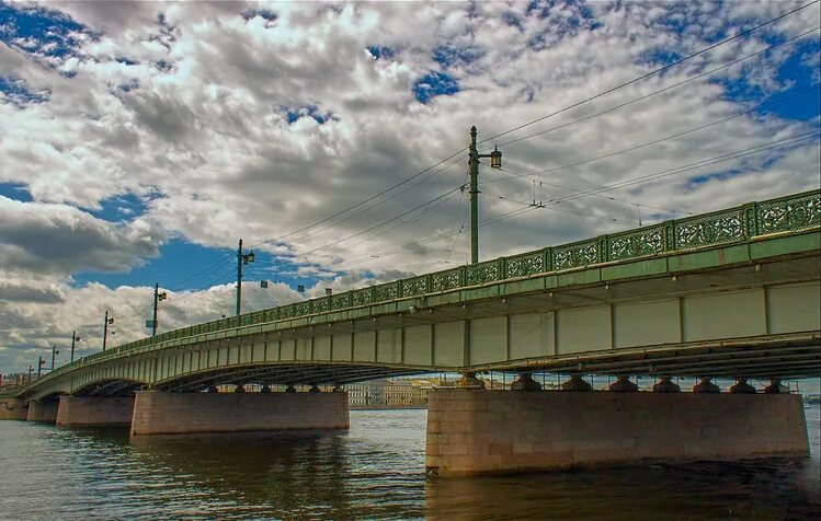 Питер литейный мост фото В центре Питера из Невы вытащили израненную нетрезвую девушку Петербургская газе