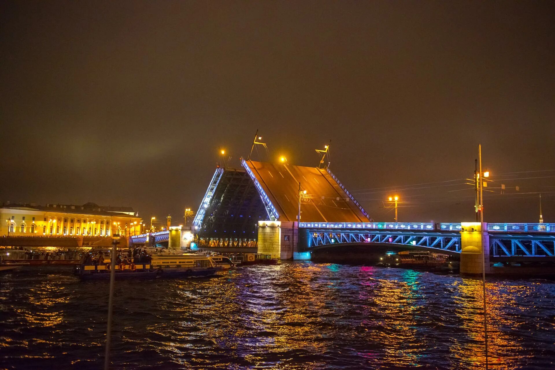 Питер литейный мост фото Подготовка к "Алым парусам" изменила график разводки мостов