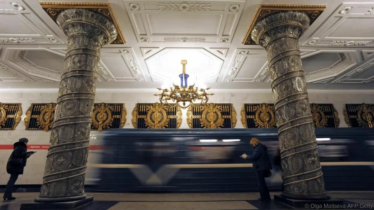 Питер метро автово фото Living in: St Petersburg Metro station, St petersburg, Petersburg