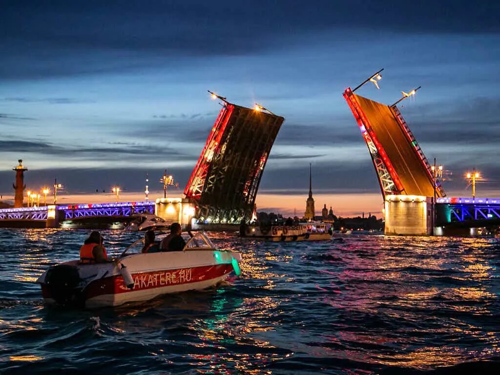 Питер разведенные мосты фото Прогулка на небольшом катере с капитаном во время разведения мостов - цена 11 00