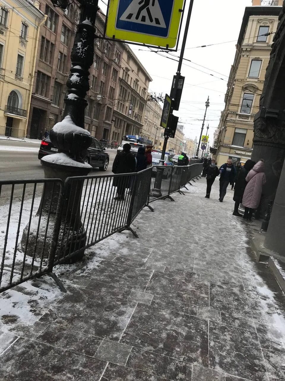 Питер сегодня фото 2024 Центр Петербурга вновь парализован силовиками: транспорт не ходит, везде - "косм