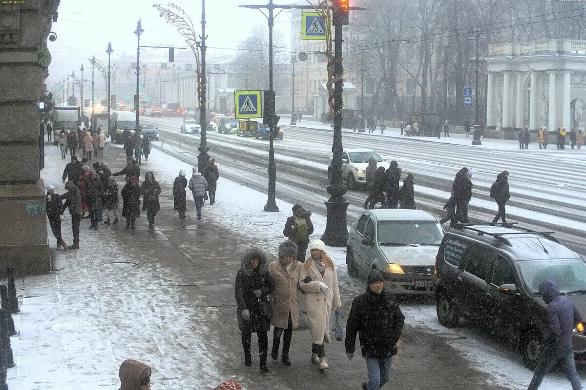 Питер сегодня фото сейчас Снег идет, и все в движении. Петербург замело, но горожан это не пугает Фонтанка