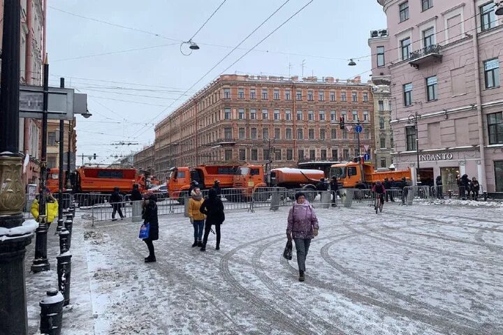 Питер сегодня фото сейчас Макаров предложил в третий раз поблагодарить силовиков за работу на митингах - М