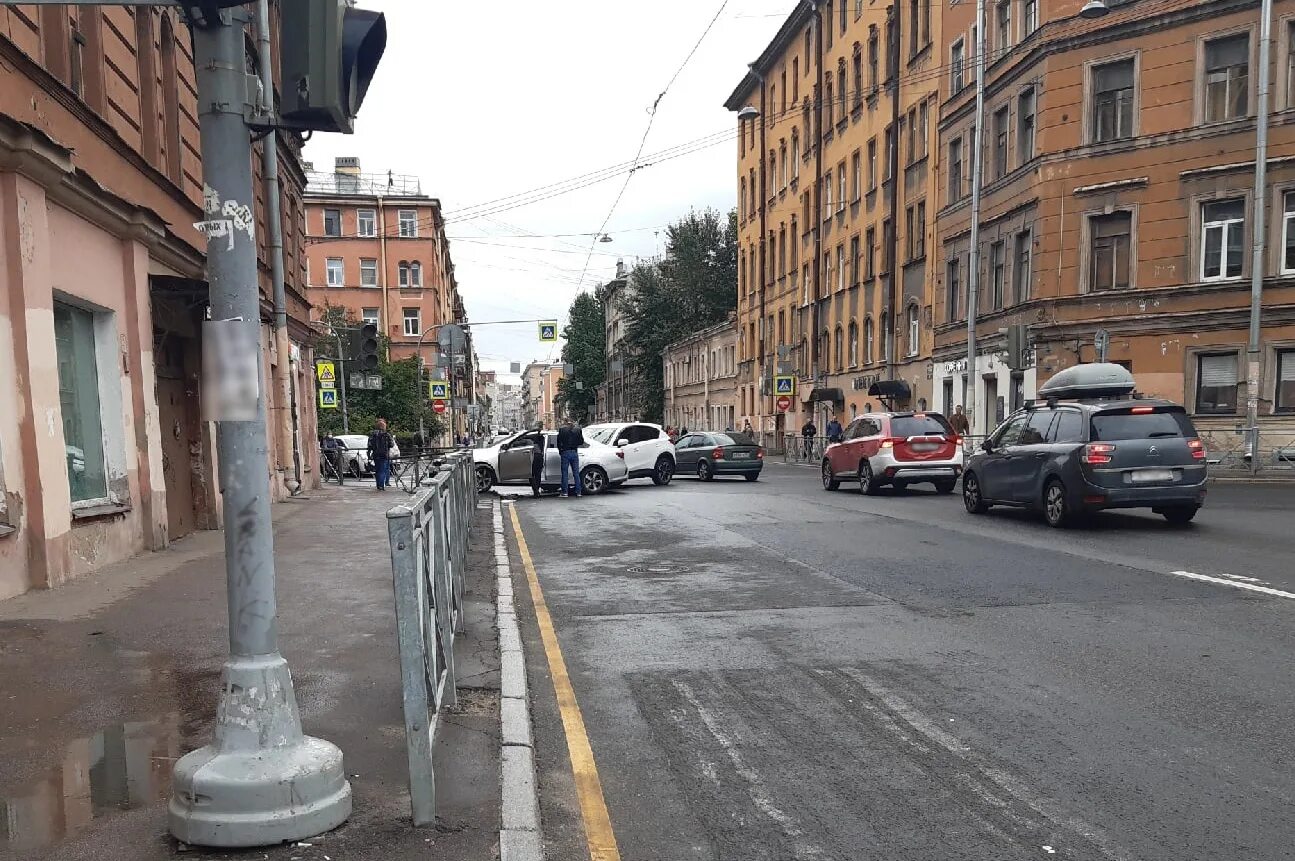 Питер сейчас фото Ремонт дороги собрал пробку на Шафировском проспекте Петербурга 6 сентября 2022 