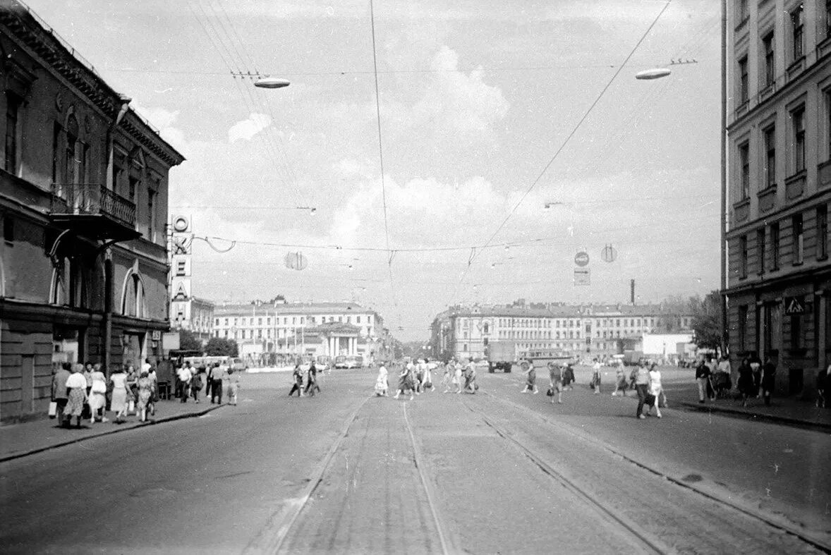 Питер старые фото города Photo from 1985. View of the Peace Square (Senna). 2023 Старый ПИТЕР Редкие фото