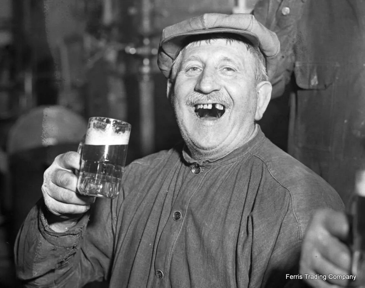 Пиво старые фото Beer Drinker Photo Prohibition Photograph 1930s Worker Speakeasy Bar Brewing Bre