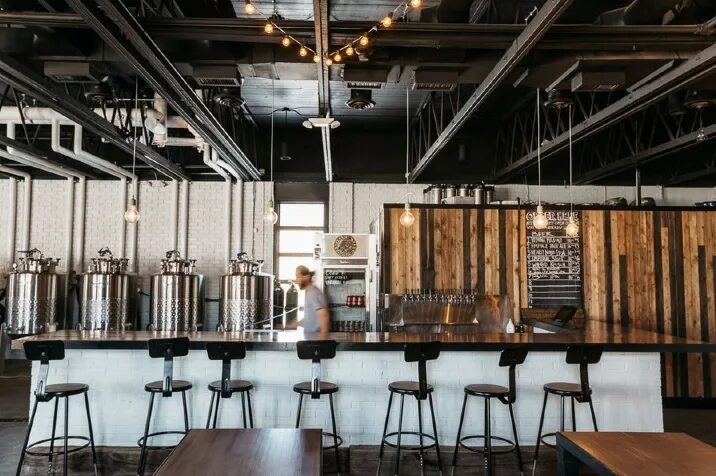 Пивоварня бар больничный пер 22б фото Batch Brewing Detroit Brewery design, Brewery restaurant, Brewery decor