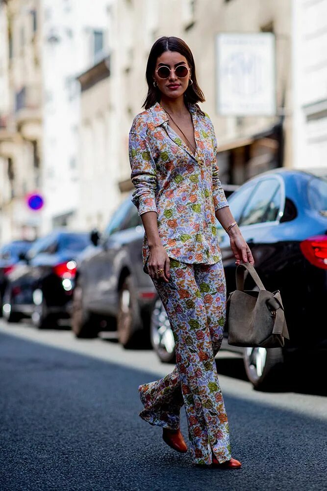 Пижамный стиль фото Need Major Outfit Inspo? Let These Snaps From Outside the Fall 2018 Haute Coutur