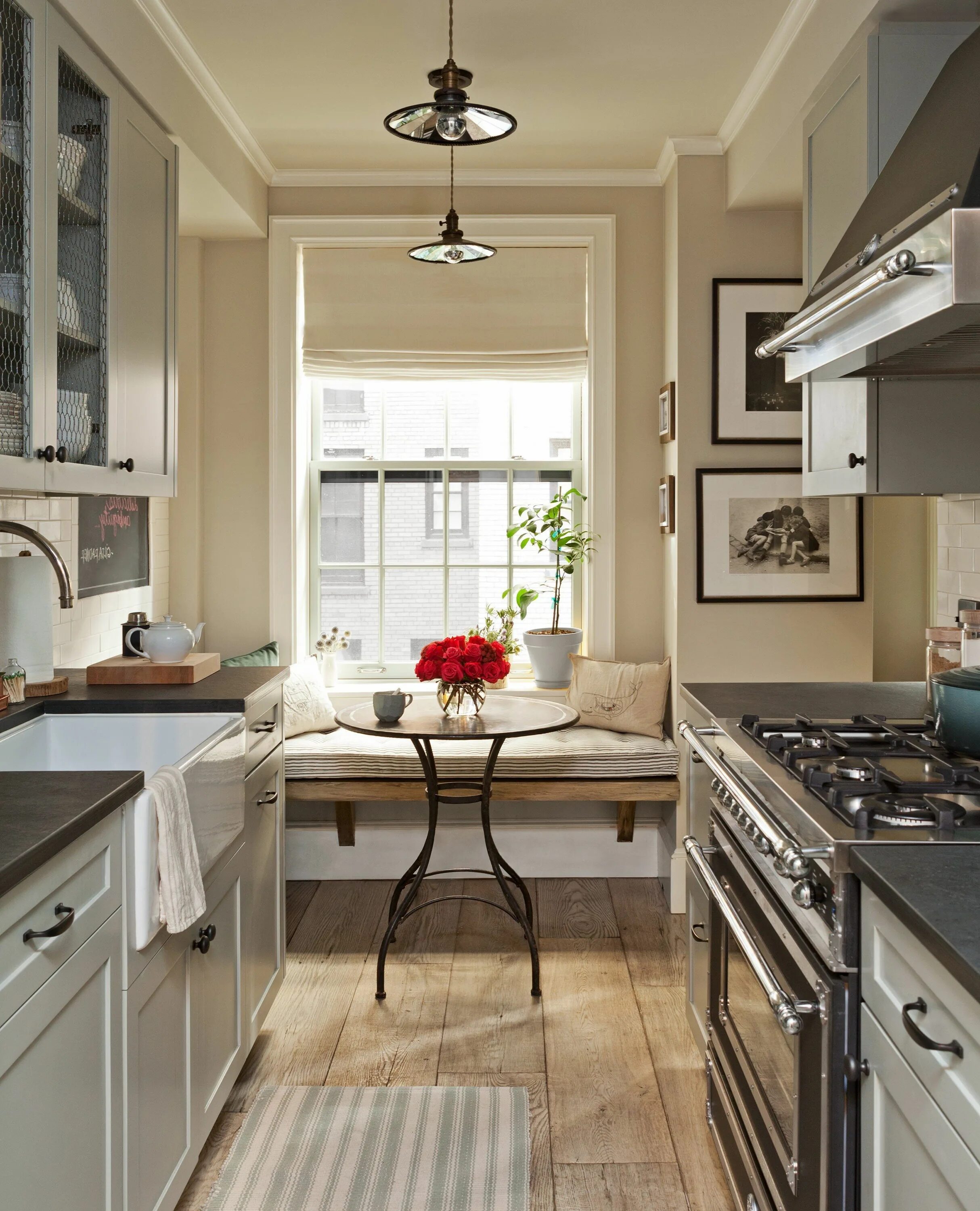 Планировка прямоугольной кухни с двумя окнами Galley kitchen Decor Around The World White kitchen remodeling, Galley kitchen r