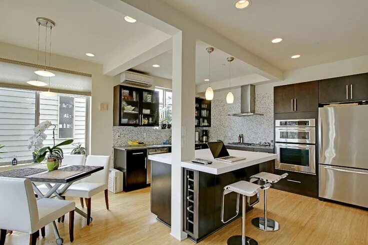 Планировка с кухней в центре дома 21 Creative Ways With Load-Bearing Columns Kitchen columns, Interior design kitc