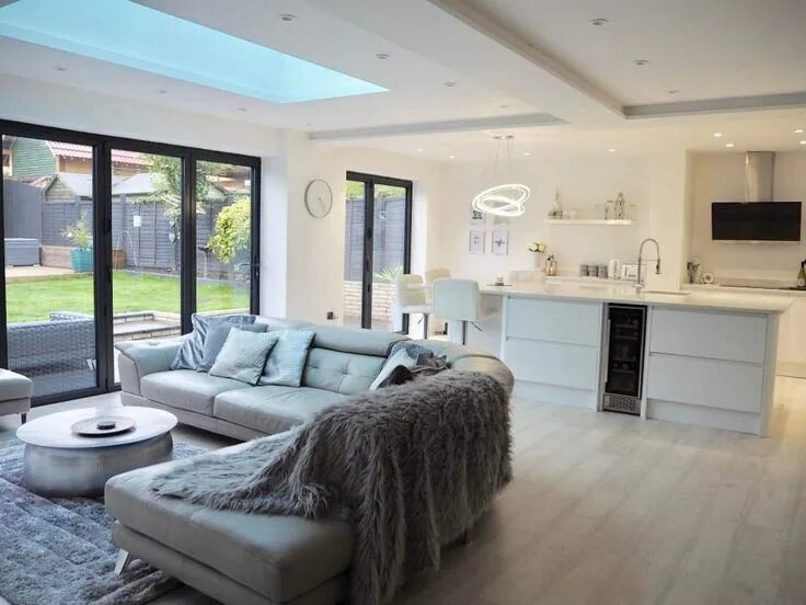 Планировка с кухней в центре дома Rachael Casey's Stylish, Open-Plan Contemporary Extension Open living room desig