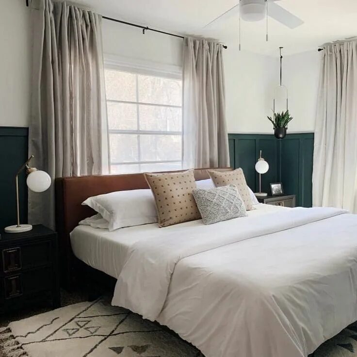 Планировка спальни с двумя окнами JULIA MARCUM on Instagram: "This entire bedroom transformation was under $1800--