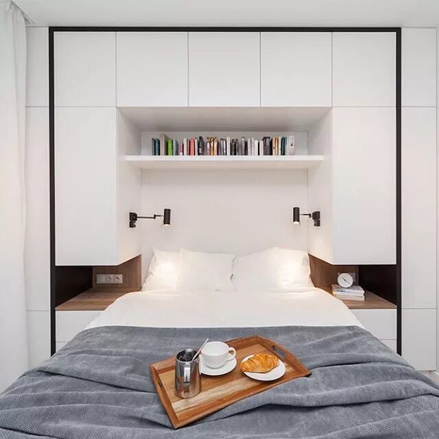 Планировка спальни с кроватью TV meubel die overloopt naar een vaste bank Design per camere da letto, Camere d