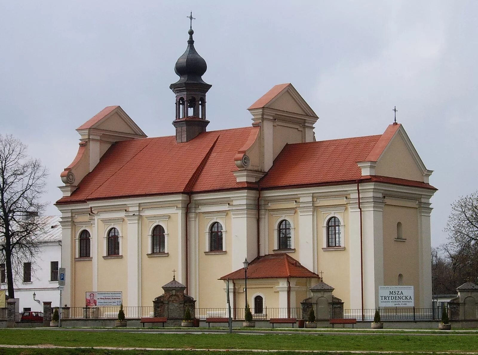Планировка территории польского костела File:Katarzyny.JPG - Wikipedia